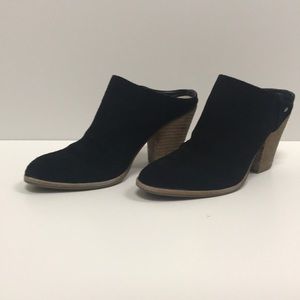 🎉🎉HP🎉🎉 Steve Madden Suede Mules